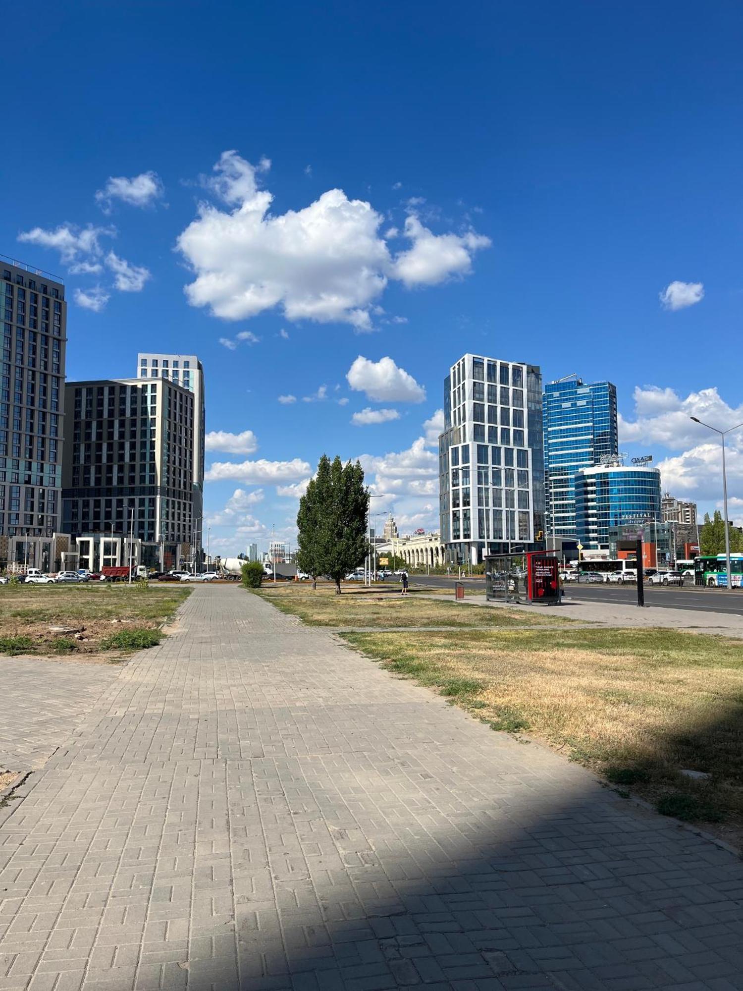 Raisson Aparthotel G32 Хан Шатыр 아스타나 외부 사진